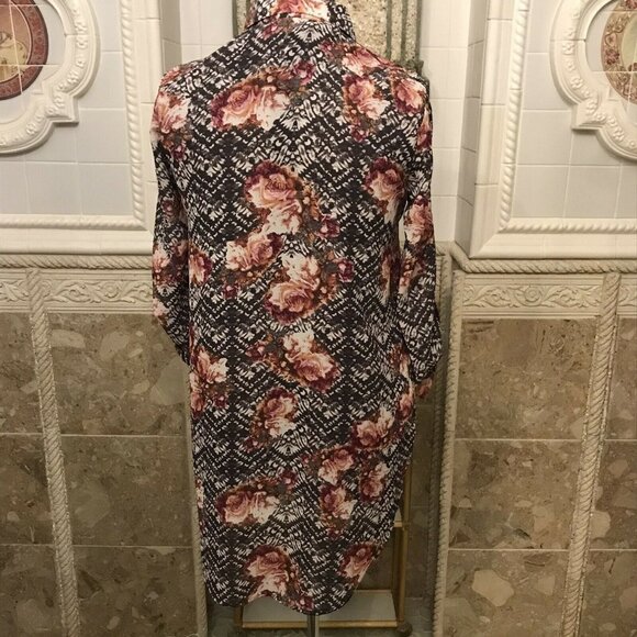 Vincente Milan New York Paris. Size Medium. Tunic. Semi Sheer. Tabs. B21 - Picture 4 of 5